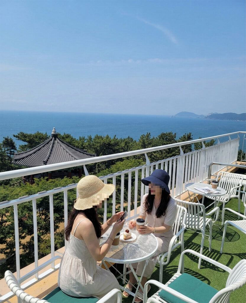 Great view of the sea at Dalmaji Terrace Bakehouse in Busan