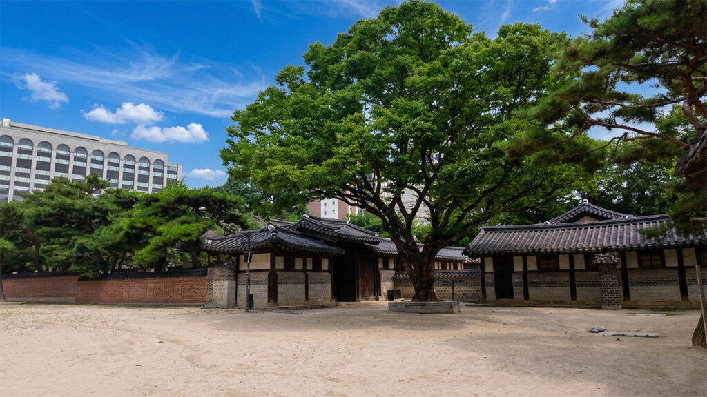 the Elegant Tranquility of Unhyeongung Palace