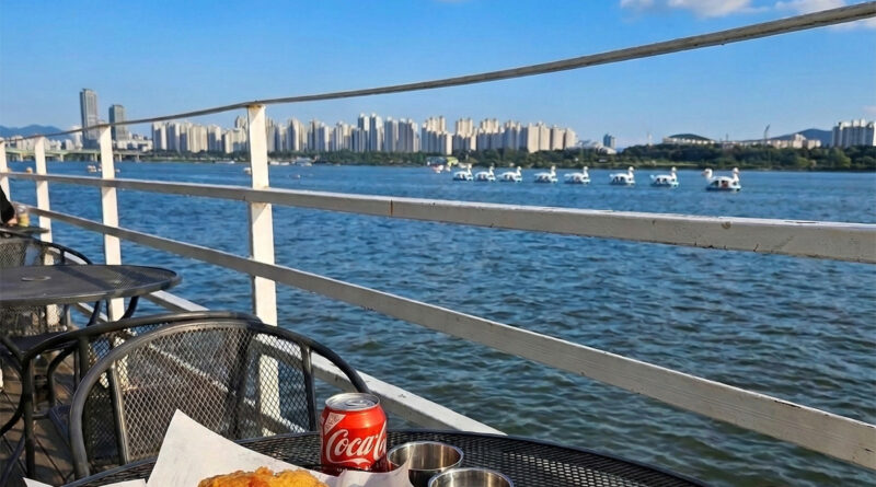 The "K-Convenience" Feast: Instant Ramen & Chimaek