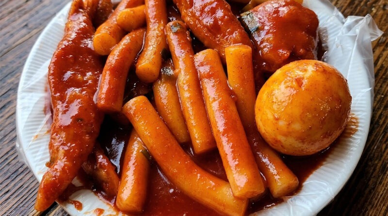 Cheolgil-Tteokbokki-in-Chungjeongno,-Seoul