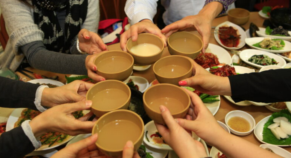A Golden Amber Night in Jeonju: The Ultimate Jeonju Makgeolli Alley Tour Review